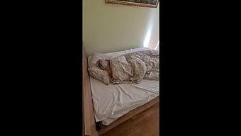 Karısı Uyk...