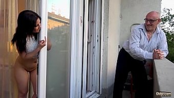 Genç Kız Y...