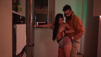 Genç (18+)...